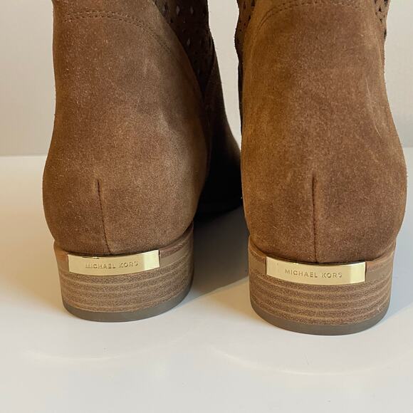 MICHAEL KORS Women’s Sunny Ankle Booties Suede Flat Size 8M Dark Caramel - Picture 7 of 13